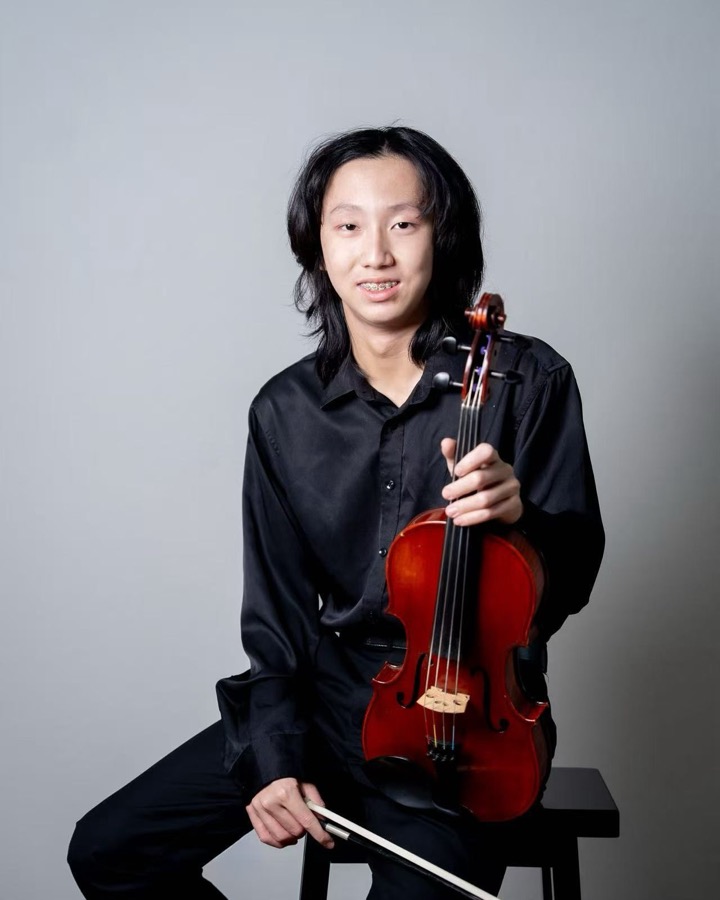 Zibo Nie holding a viola